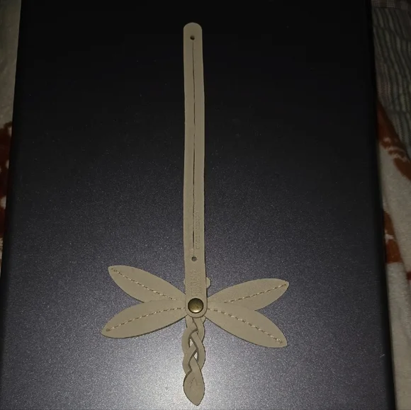 Portland Leather Cream Dragonfly Bag Hook - Picture 2 of 2